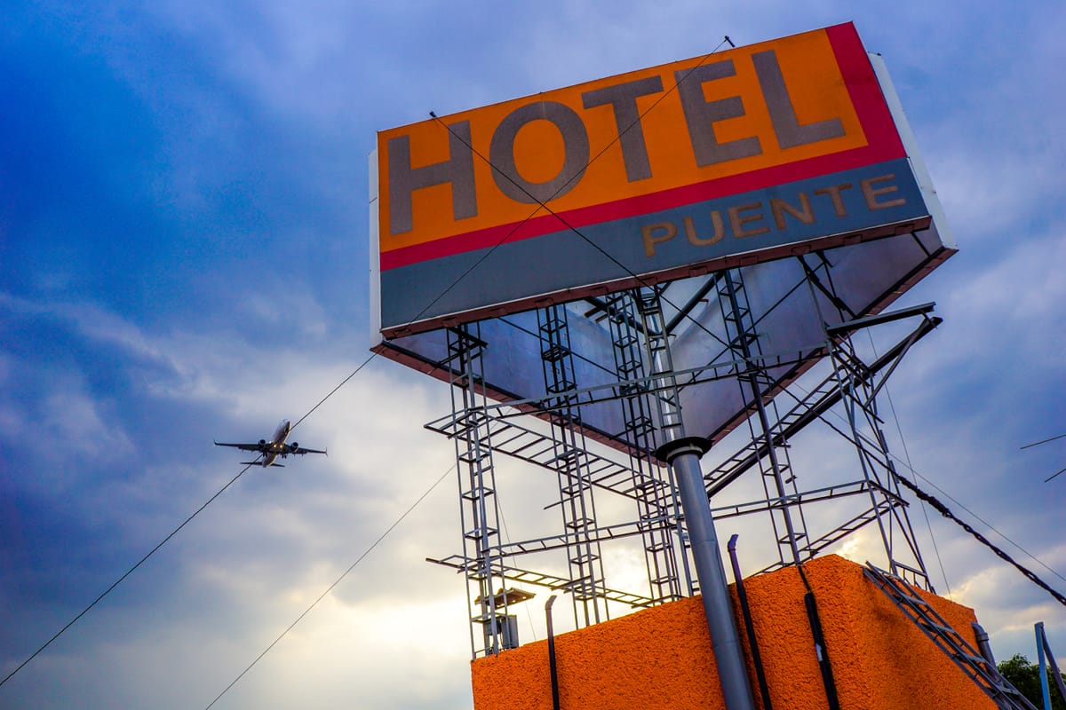Hotel Puente — 1