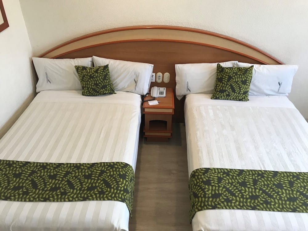 We Hotel Aeropuerto — 3