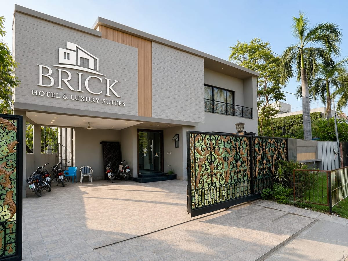 Brick Hotel & luxury suites — 1