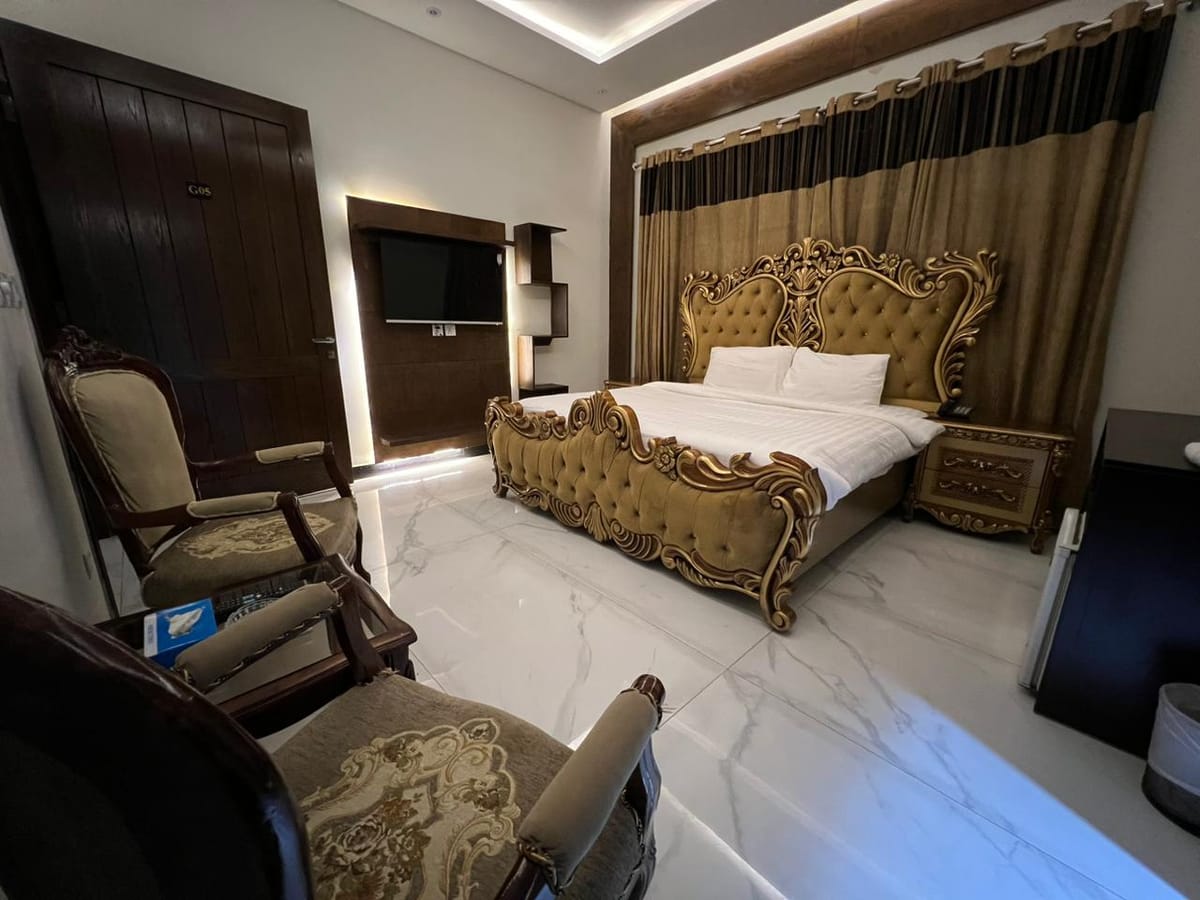 Brick Hotel & luxury suites — 3