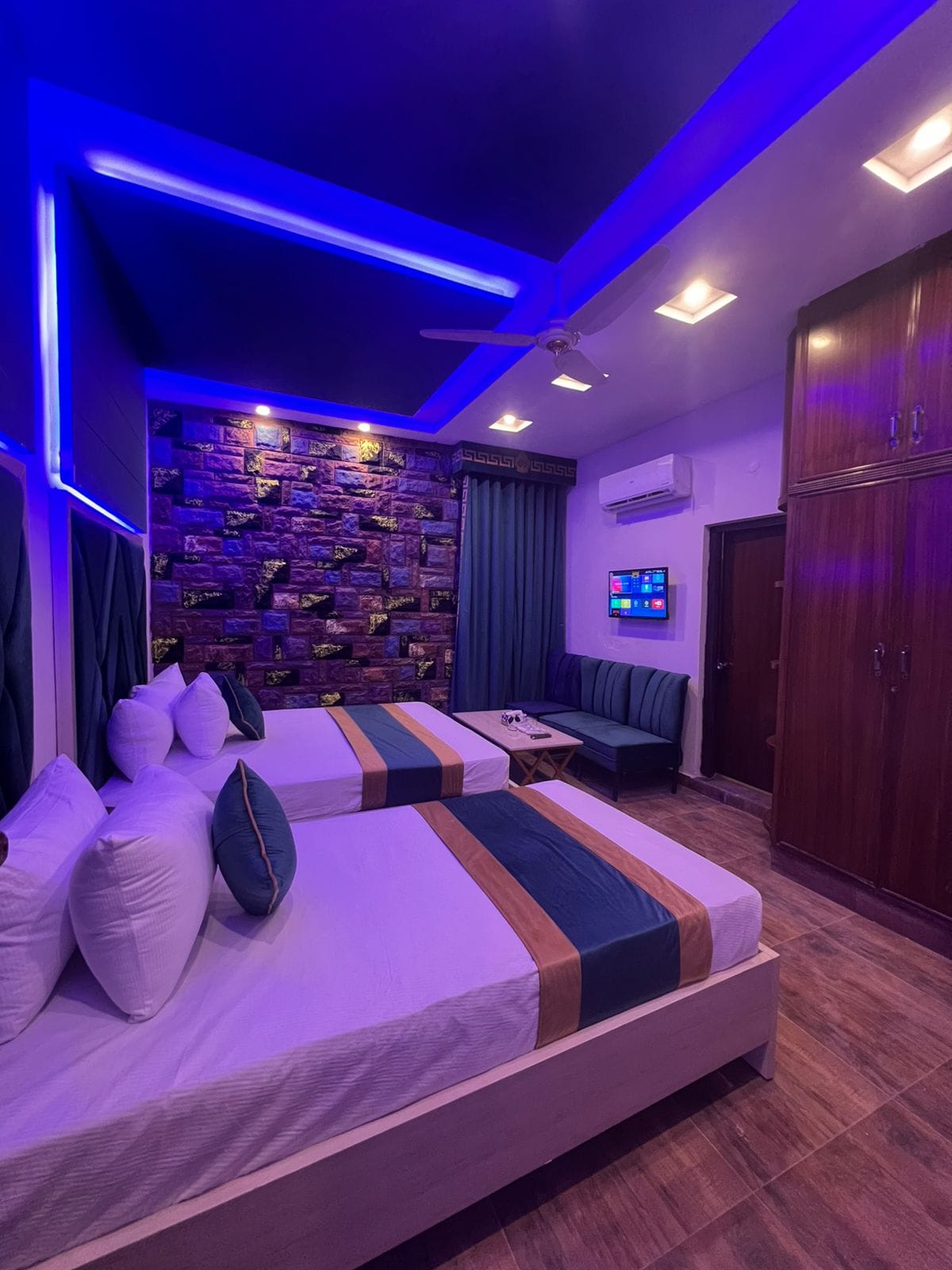 Gulberg Inn Hotel — 1
