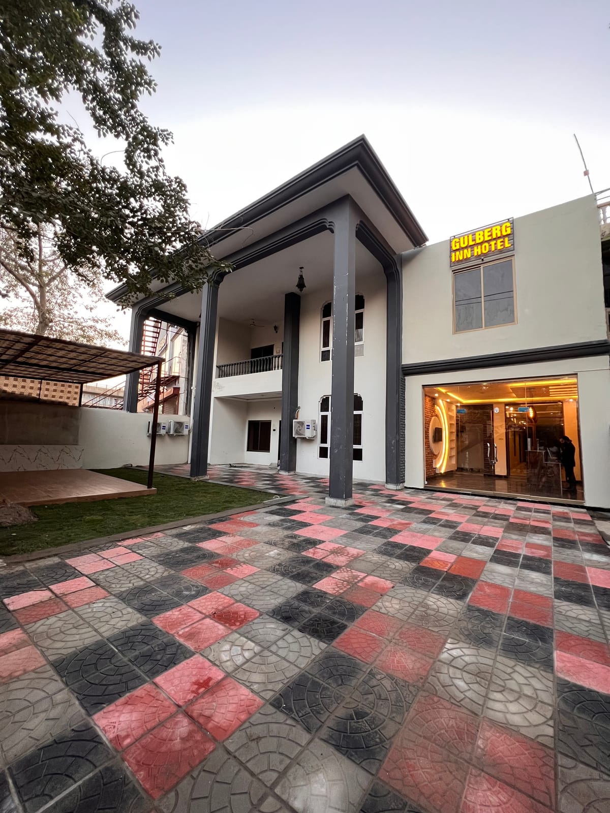 Gulberg Inn Hotel — 4