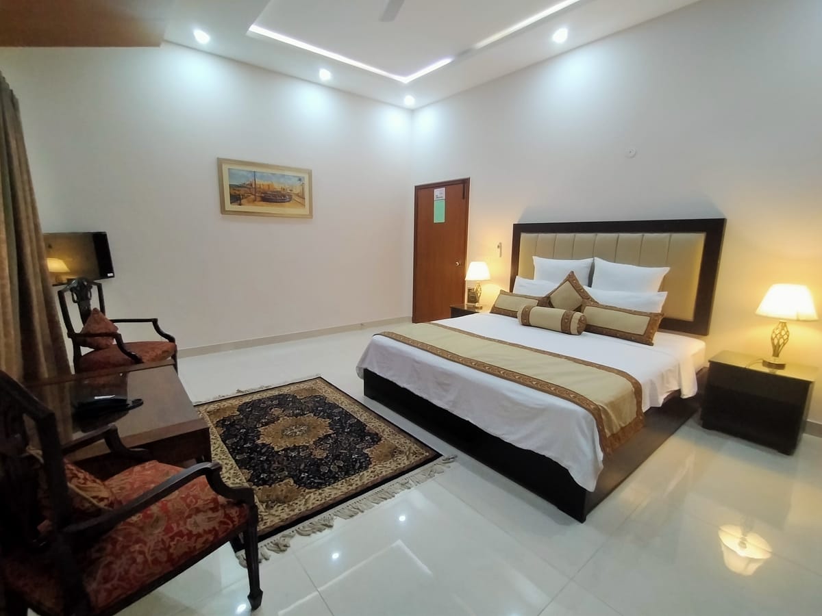 Hotel Gulberg Grand — 4