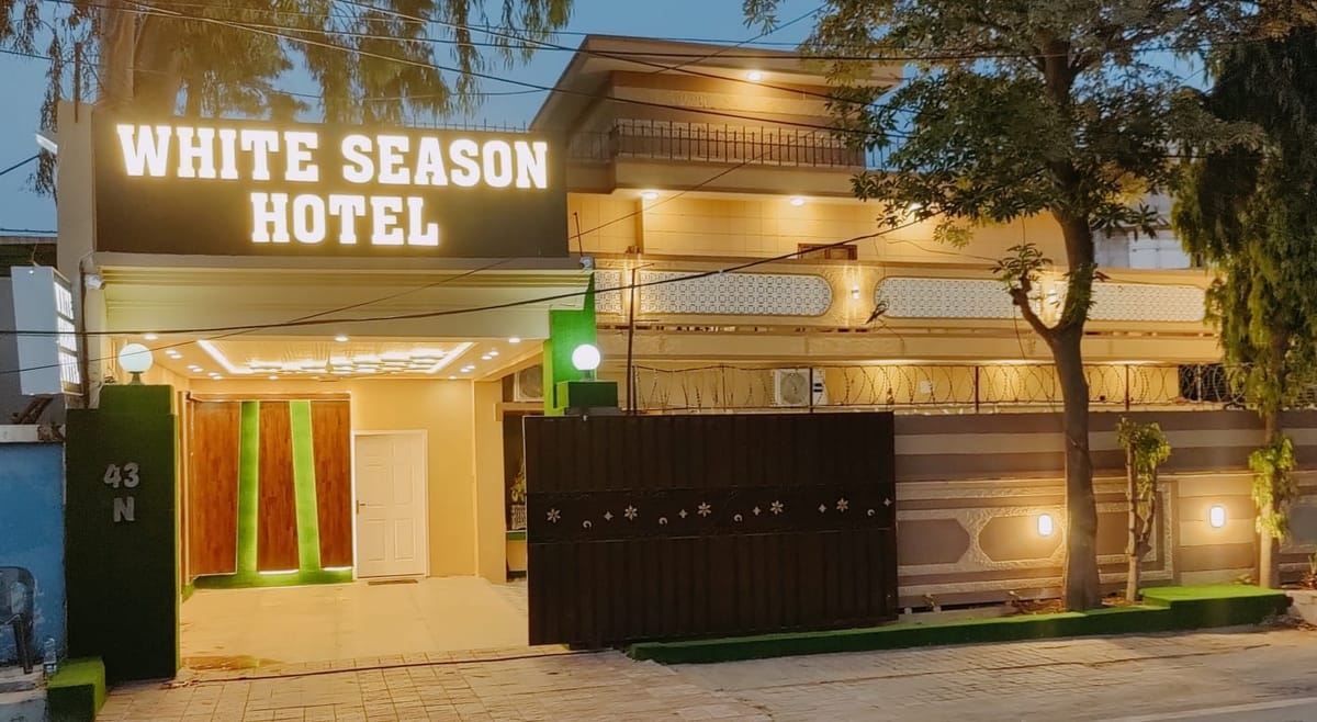 Hotel White Season Gulberg — 1