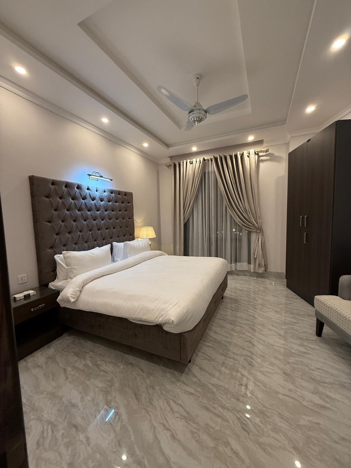 Regency Suites Hotel — 1