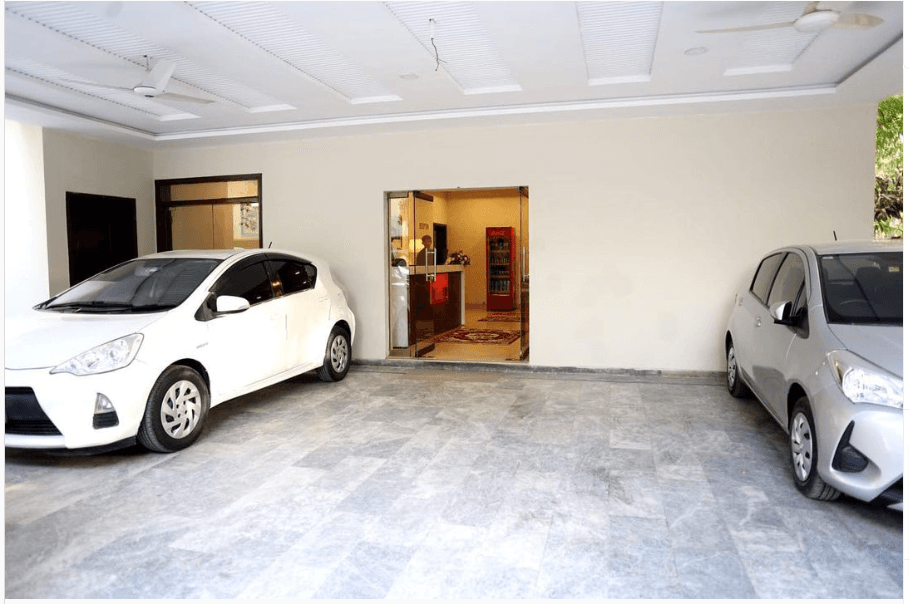 Royalton Inn Hotel - Gulberg — 1