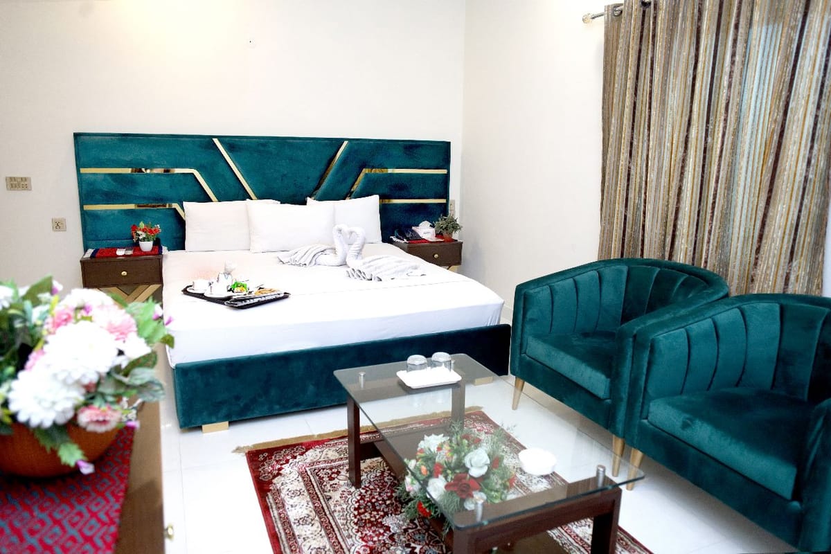 Royalton Inn Hotel - Gulberg — 2