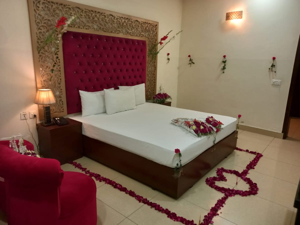 Royalton Inn Hotel - Gulberg — 4