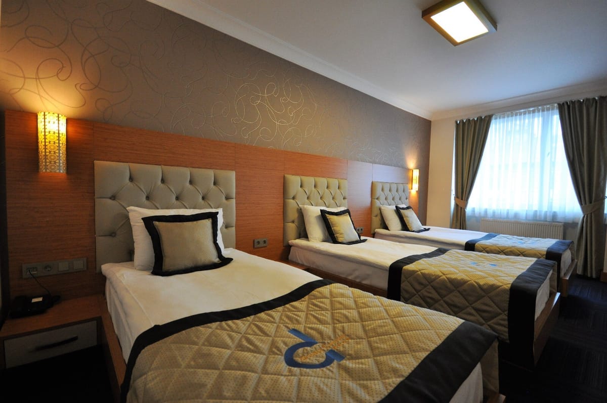 DOUBLE COMFORT HOTEL — 5