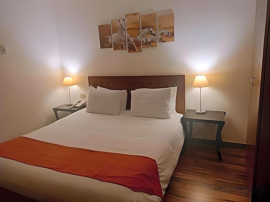 Golden Carven Hotel — 3