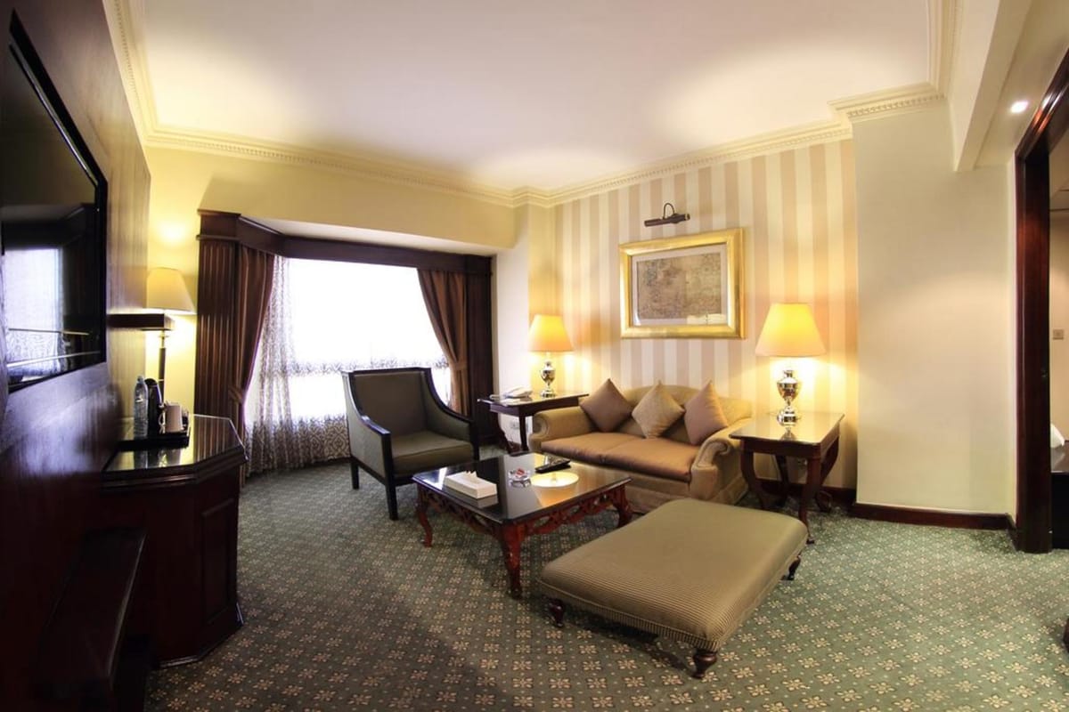 Pyramisa Suites Hotel — 4