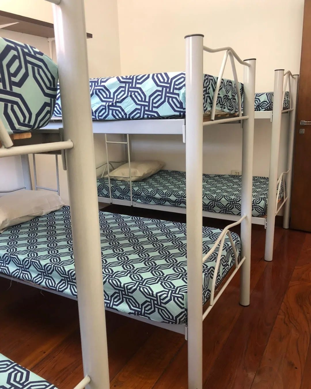 HOSTEL-O VENCEDOR — 1