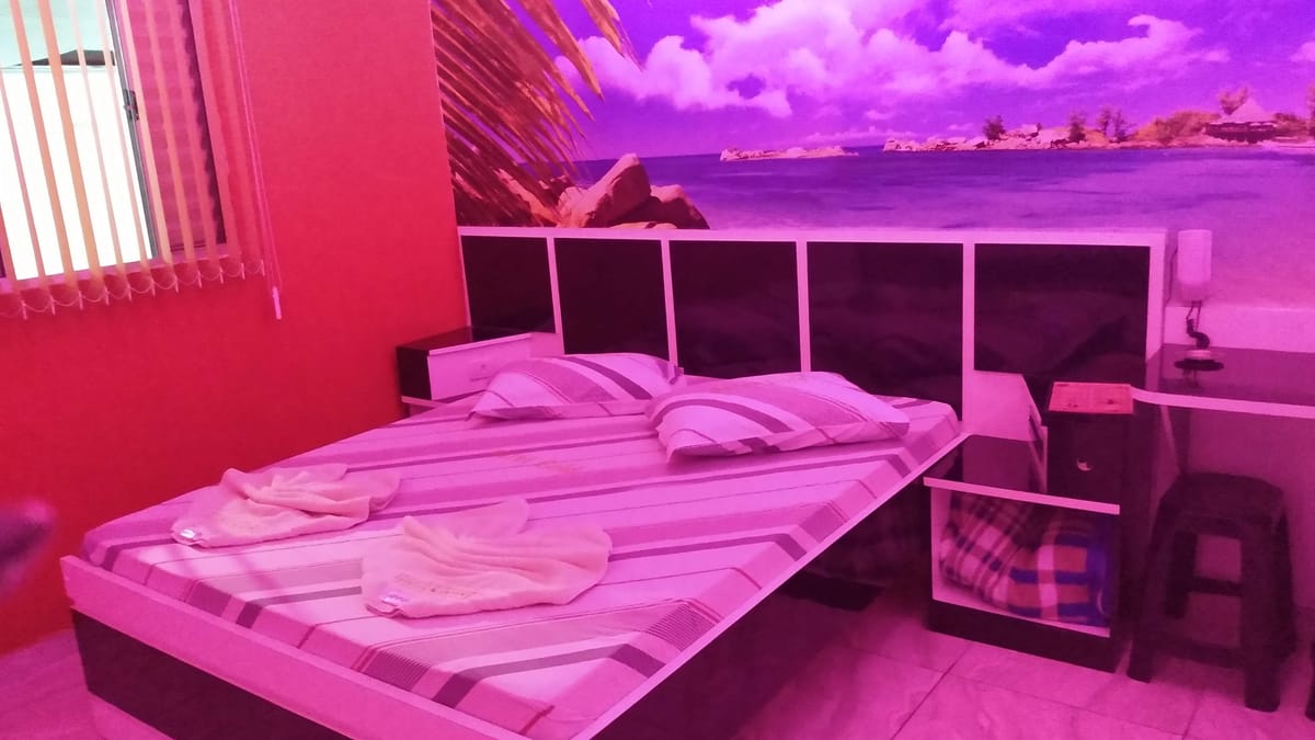 Hotel Gold — 2