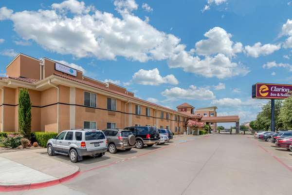 Clarion Inn & Suites DFW North — 4
