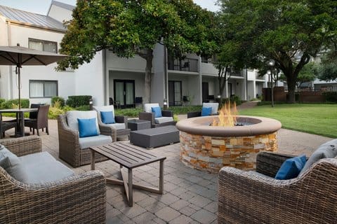 Courtyard by Marriott Dallas Las Colinas — 2