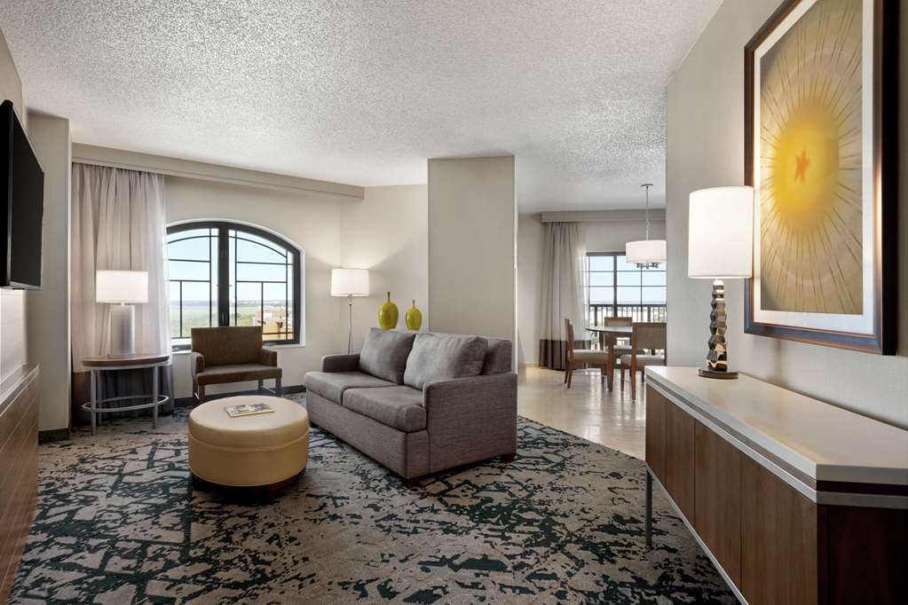 Embassy Suites by Hilton Grapevine DFW Airport North — 3