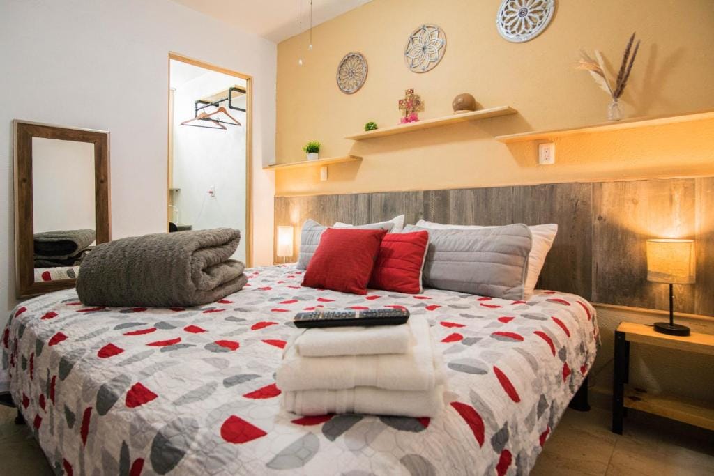 4 Suite seguro con bano y sala privado + netflix — 1