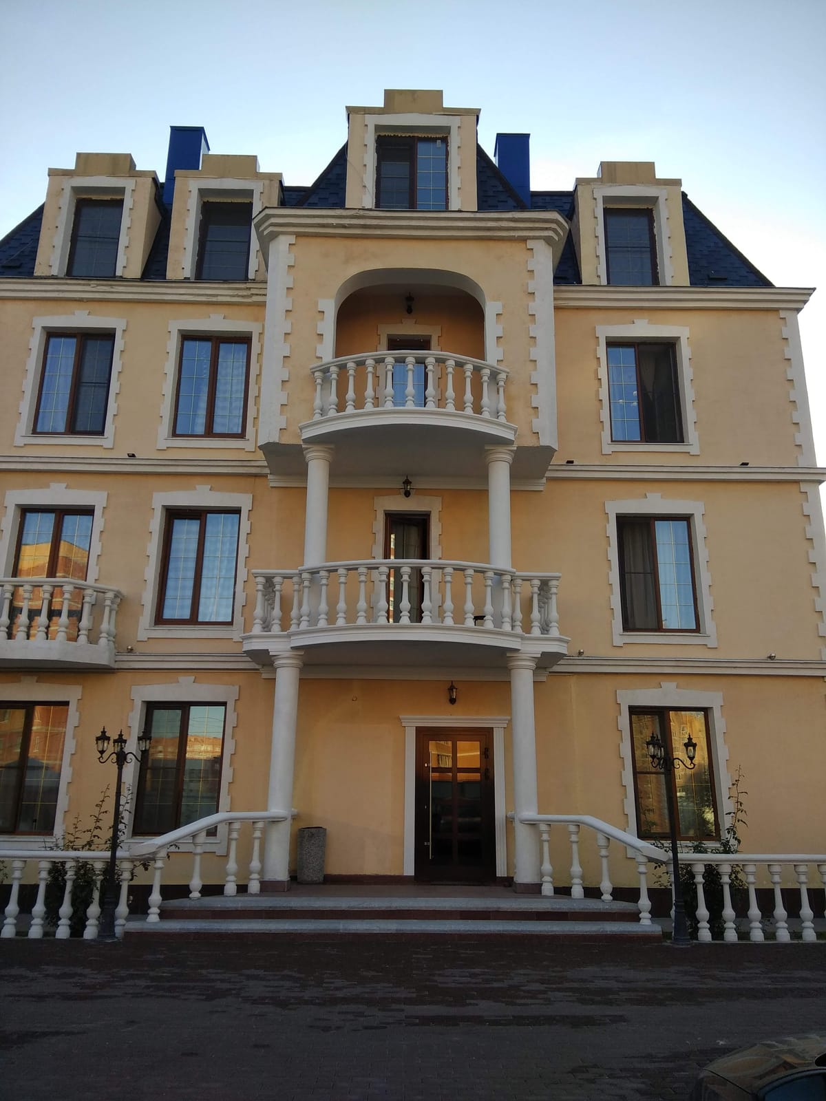 Dasn Hall — 1
