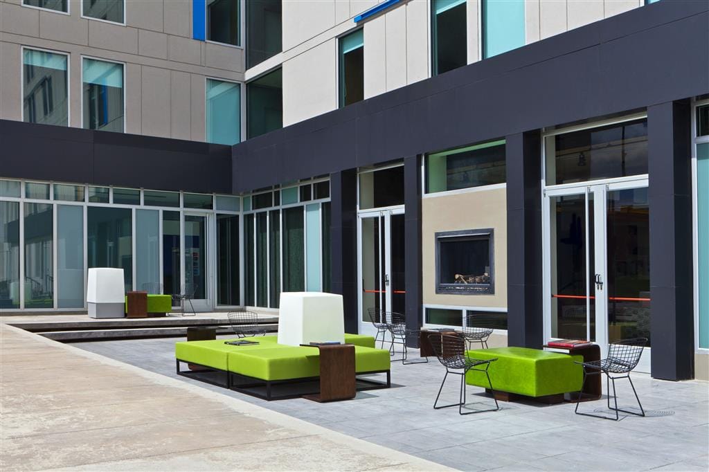 Aloft Hotel AirPort — 4