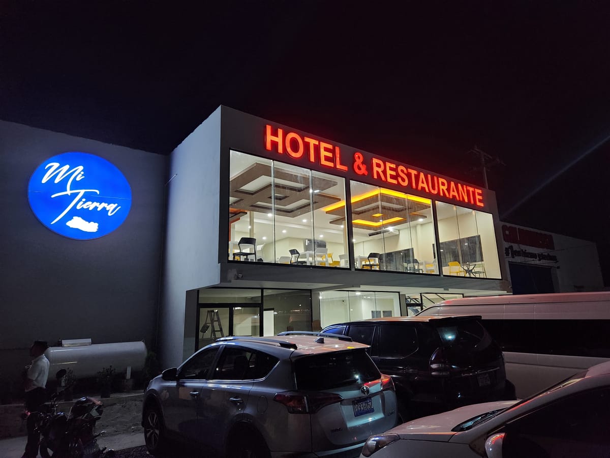 Mi Tierra Aeropuerto Hotel y Restaurante — 4