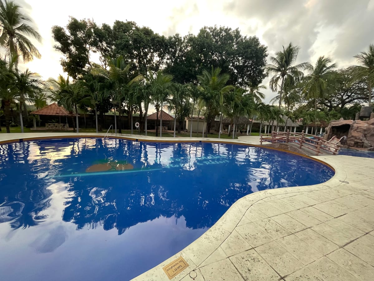 Pato Canales Hotel & Resort — 1