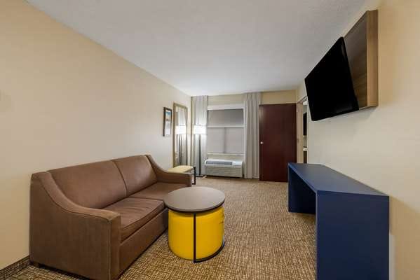 Comfort Inn Fayetteville I-95 — 4