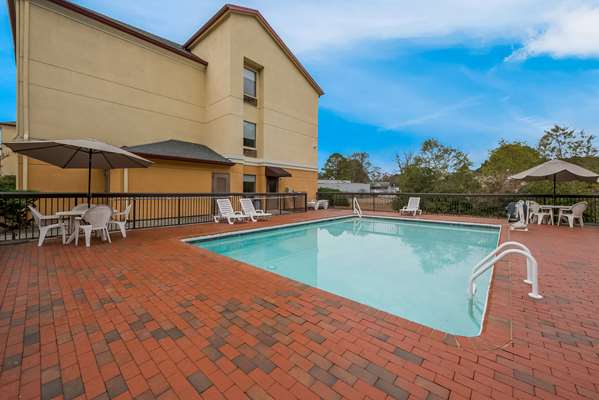 Comfort Inn Fayetteville I-95 — 5