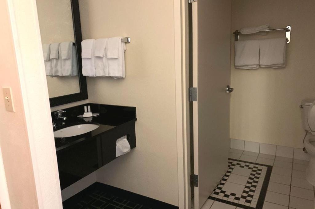 Country Inn & Suites by Radisson, Fayetteville I-95, NC — 2