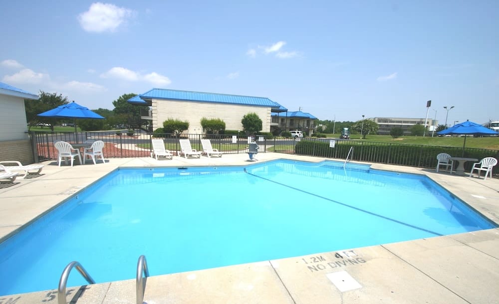 Econo Lodge Fayetteville I-95 — 1