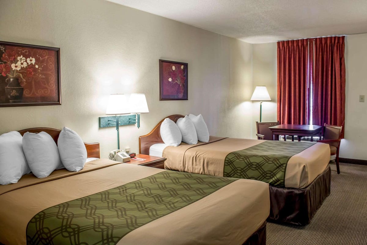 Econo Lodge Fayetteville I-95 — 2