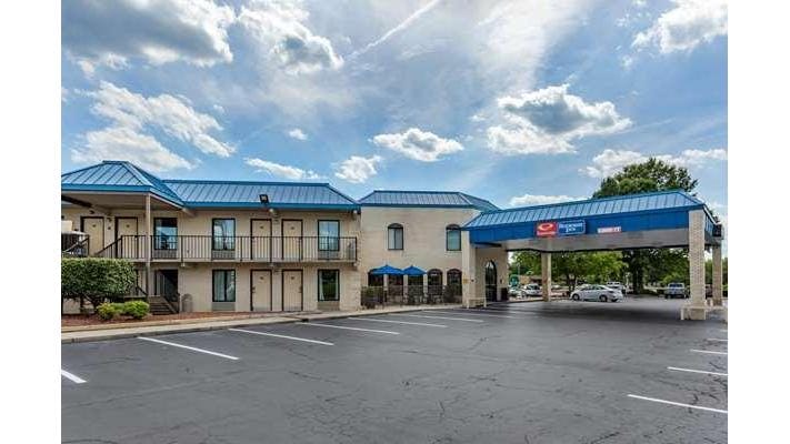 Econo Lodge Fayetteville I-95 — 5