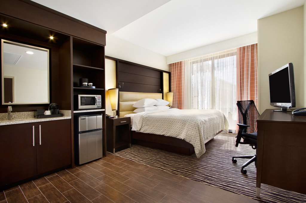 Embassy Suites by Hilton Fayetteville Fort Bragg — 1