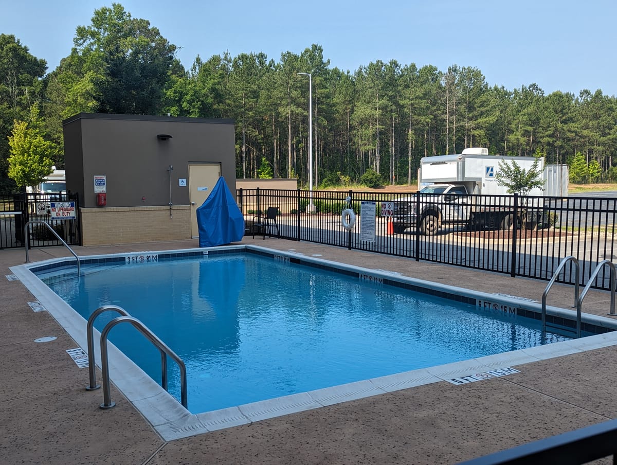 Holiday Inn Express & Suites Fayetteville South by IHG — 4