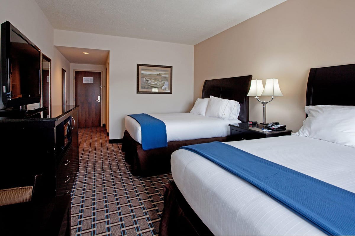 Holiday Inn Express & Suites Hope Mills-Fayetteville Arpt by IHG — 2