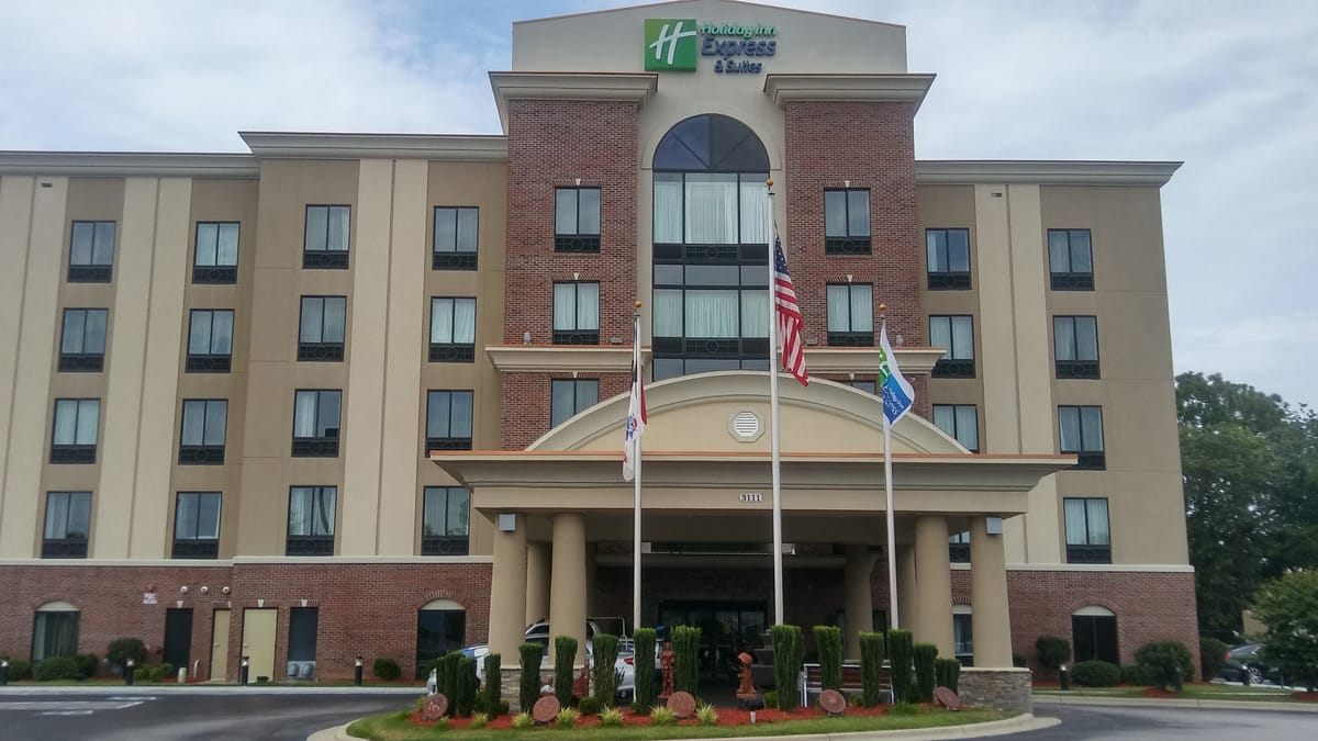 Holiday Inn Express & Suites Hope Mills-Fayetteville Arpt by IHG — 3