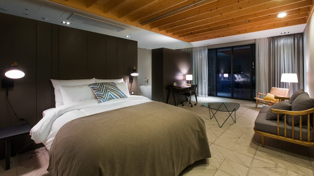 Hotel SR — 2