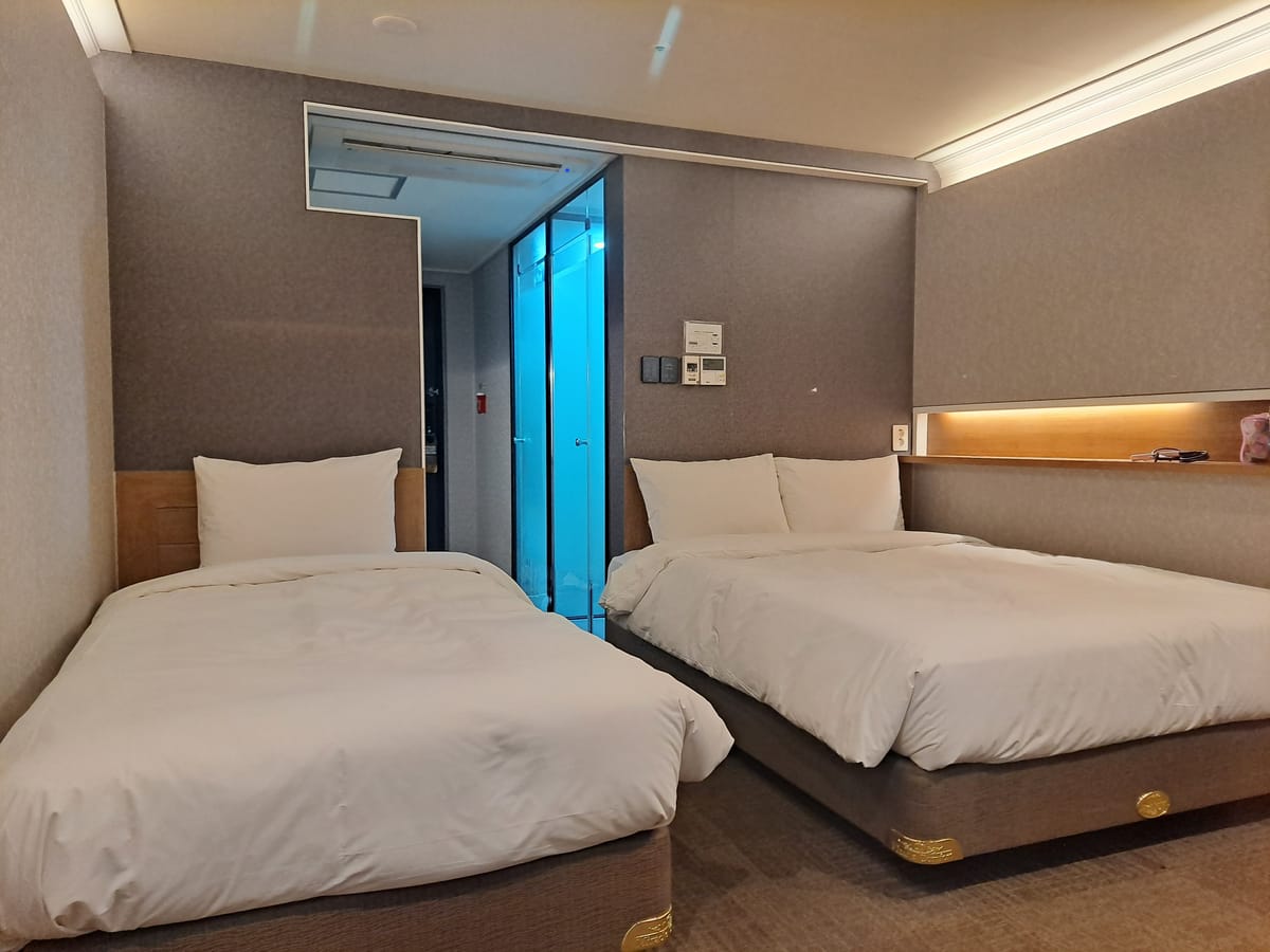 Royal Square Hotel — 1