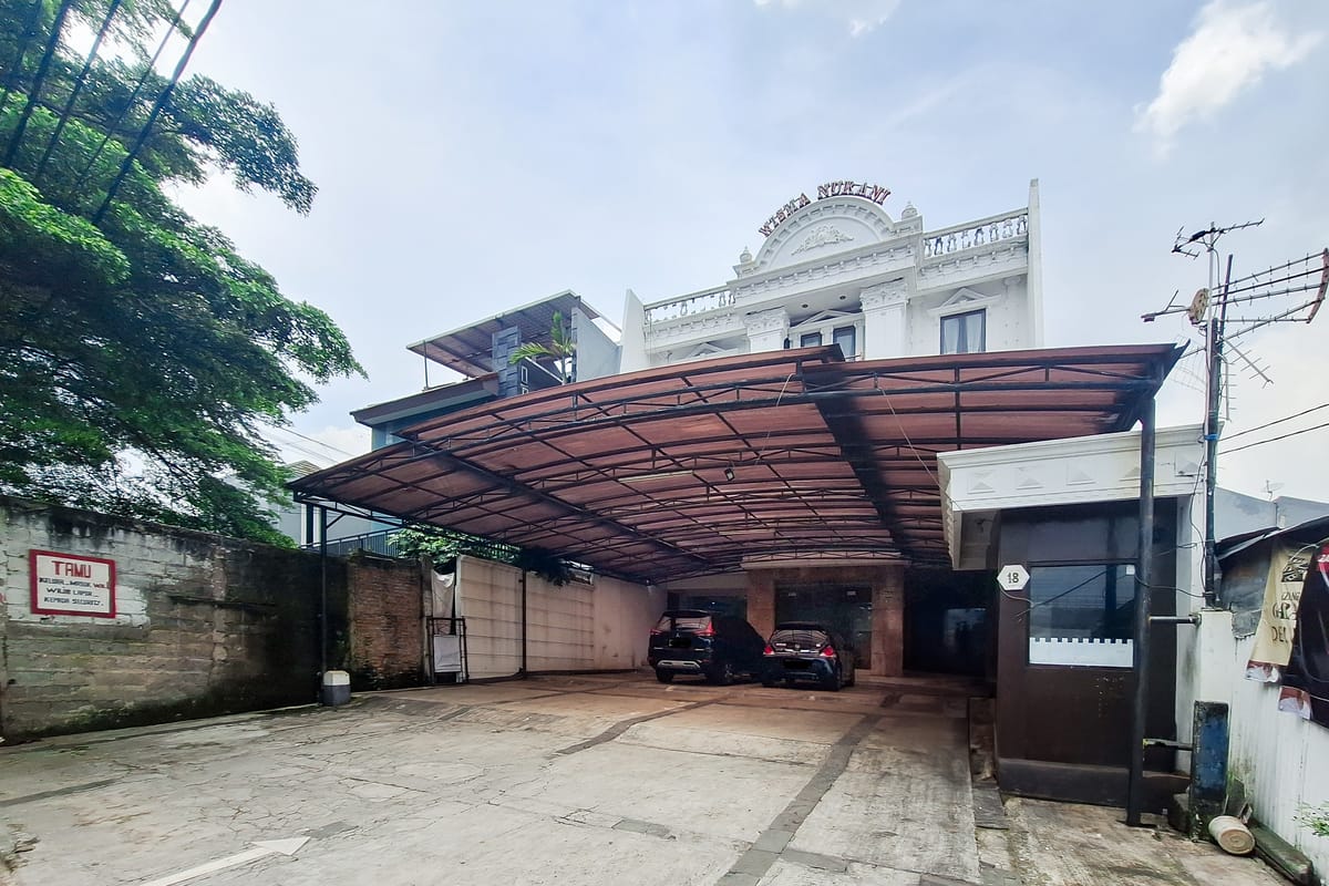RedDoorz @ Jatiwaringin near Exit Toll Pondok Gede — 3
