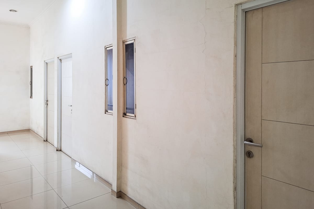RedDoorz @ Jatiwaringin near Exit Toll Pondok Gede — 4