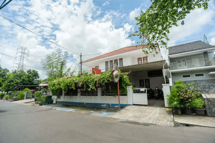 RedDoorz Syariah near PGC Cililitan — 1