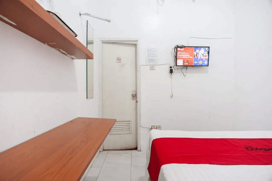 RedDoorz Syariah near PGC Cililitan — 4
