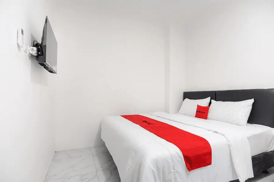 RedDoorz Syariah @ Sakura Hotel Jatiwaringin — 1