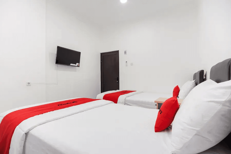 RedDoorz Syariah @ Sakura Hotel Jatiwaringin — 2