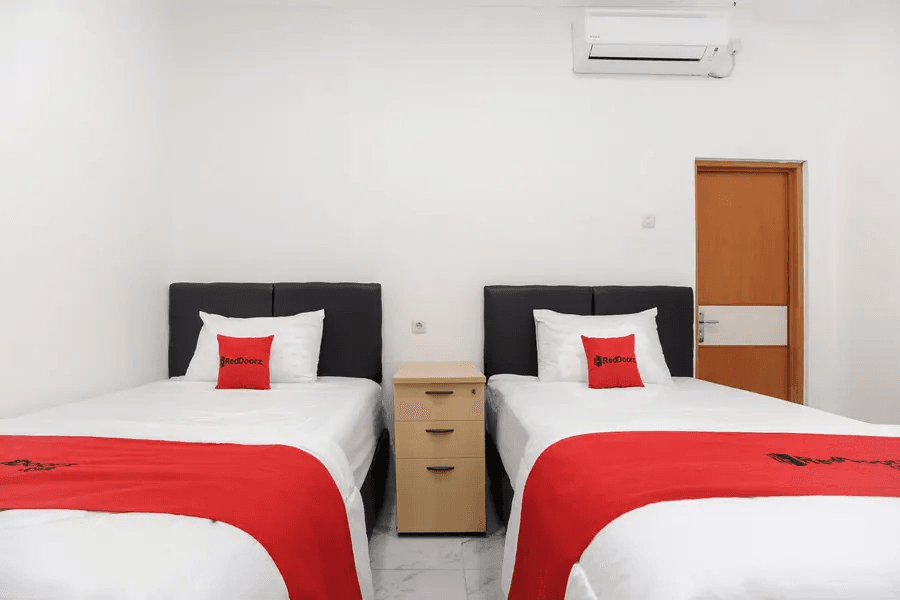 RedDoorz Syariah @ Sakura Hotel Jatiwaringin — 3