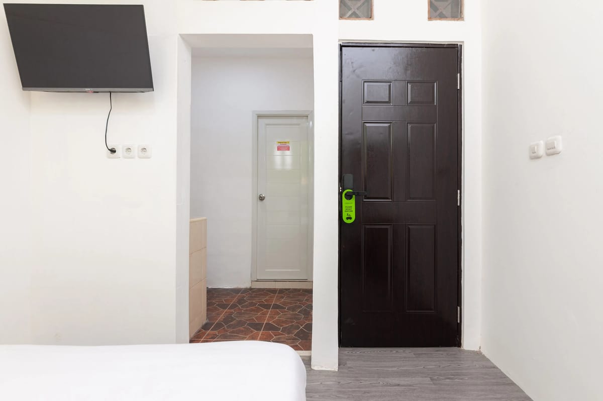 Urbanview Don Juan Pondok Gede — 4