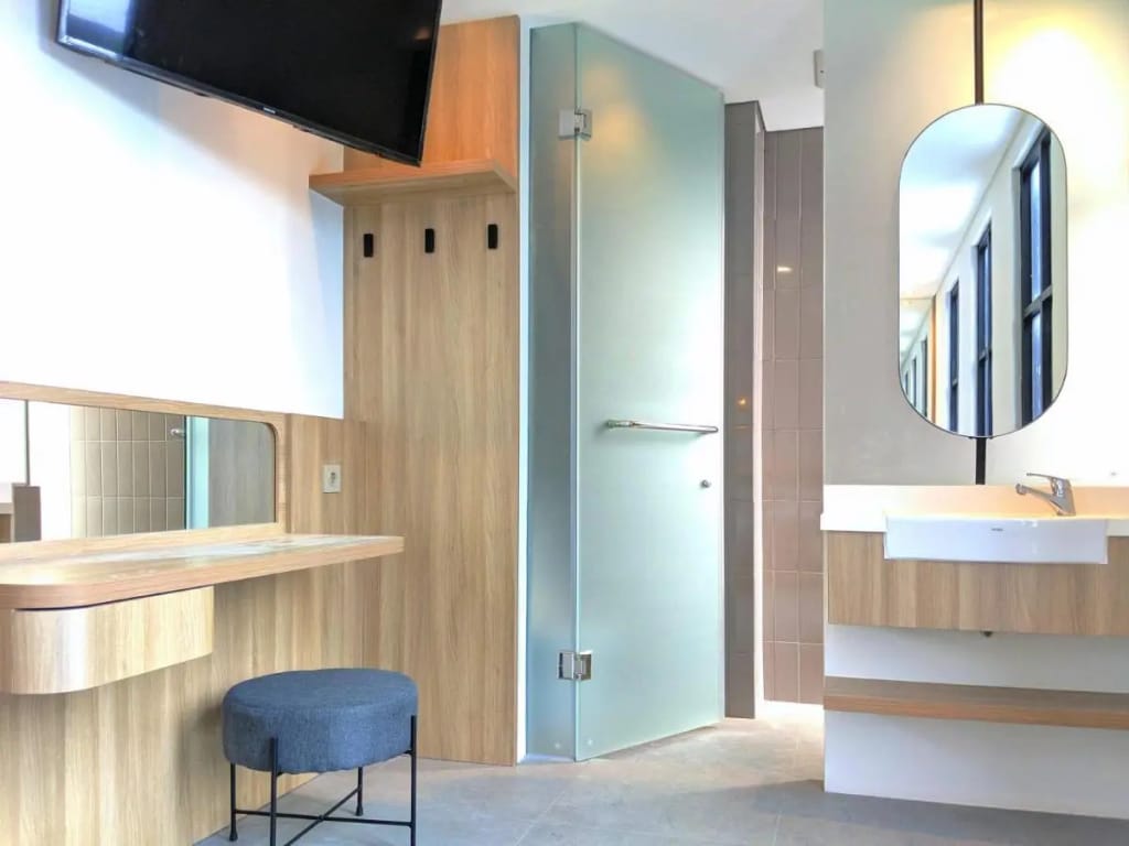 Ustay Hotel Asem Baris Jakarta — 1