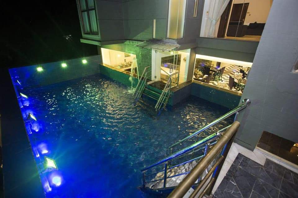 Monsoon Courtyard Luxury Hotel — 5