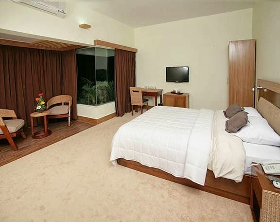 Richmond Hotel & Suites — 2
