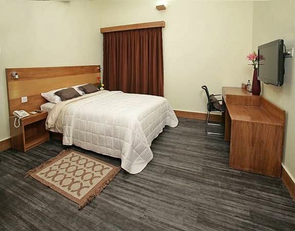 Richmond Hotel & Suites — 3
