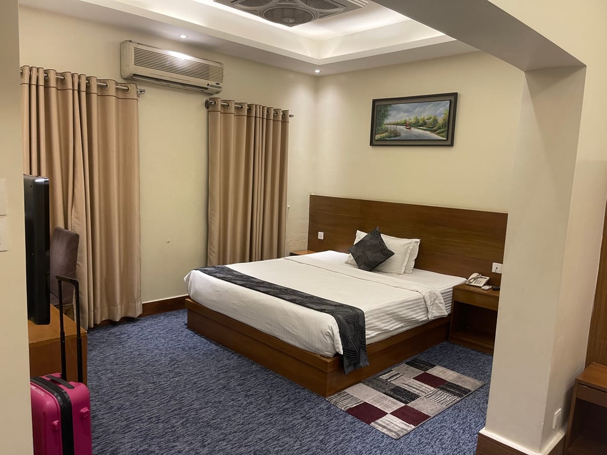 Richmond Hotel & Suites — 4